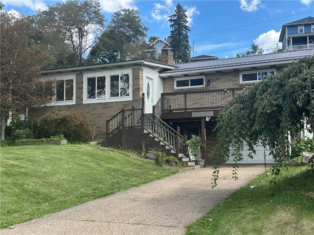 Exterior of 712 S 2nd Ave, Elizabeth, PA 15037