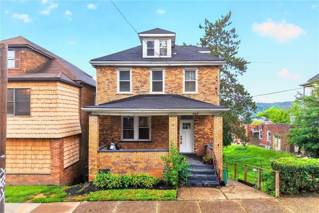 Exterior of 609 Pine St., Ambridge, PA 15003