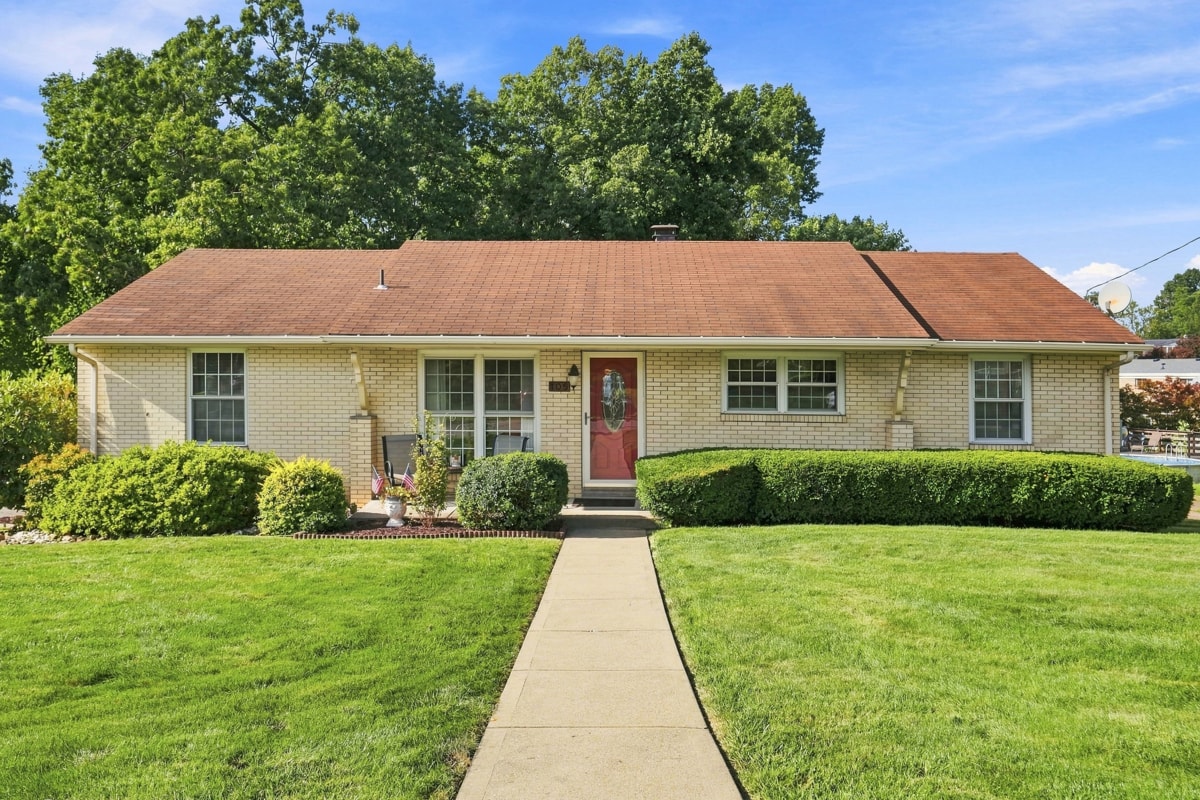Exterior of 105 Louis COURT, Mckees Rocks, PA 15136