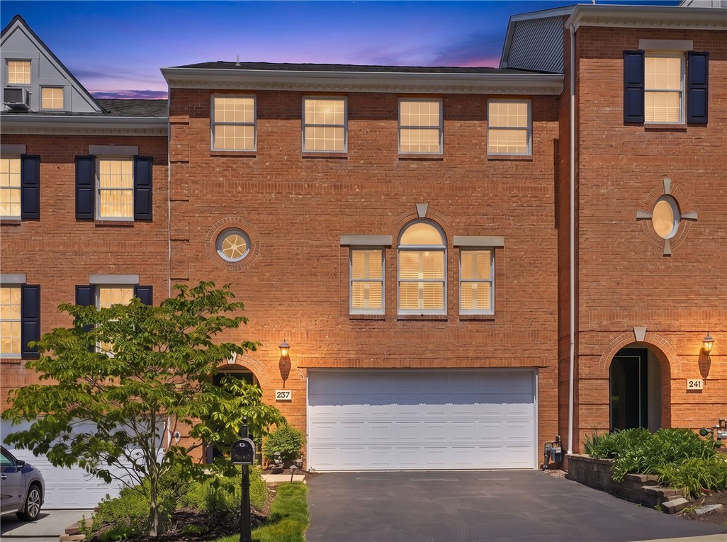 Exterior of 237 Merion Drive, Pittsburgh, PA 15228