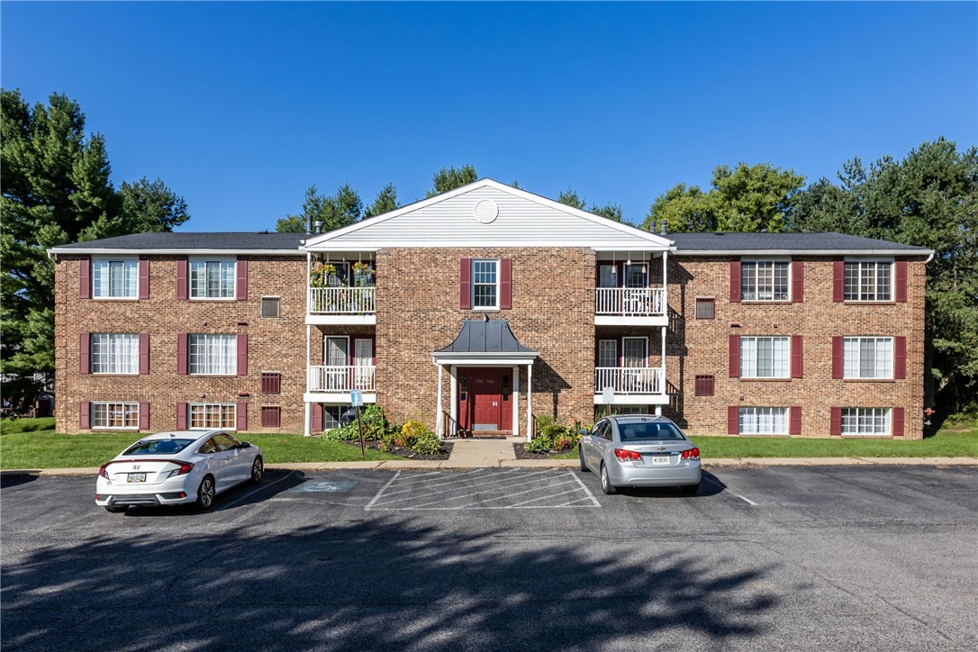 Exterior of 957 Wood Hollow, Cranberry Twp, PA 16066