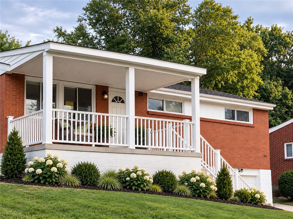 Exterior of 905 Lindsay Rd, Carnegie, PA 15106