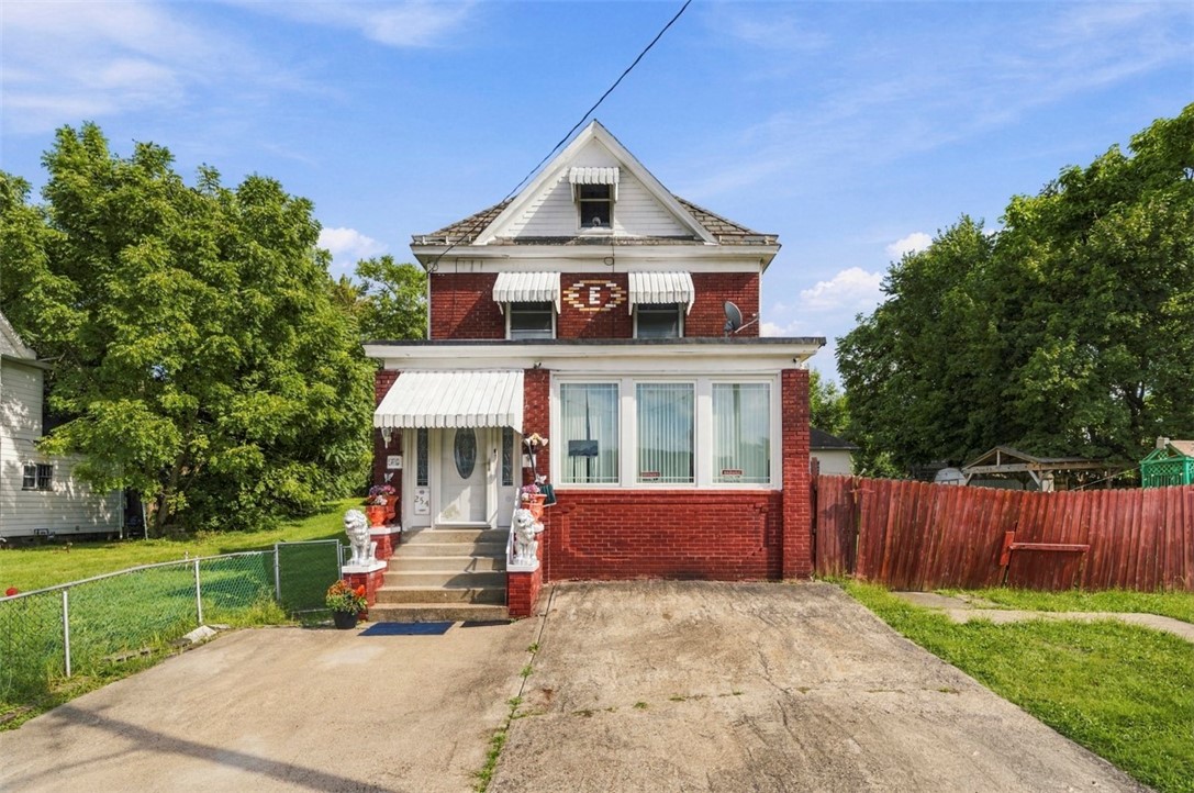 Exterior of 254 Ridge Avenue, New Kensington, PA 15068