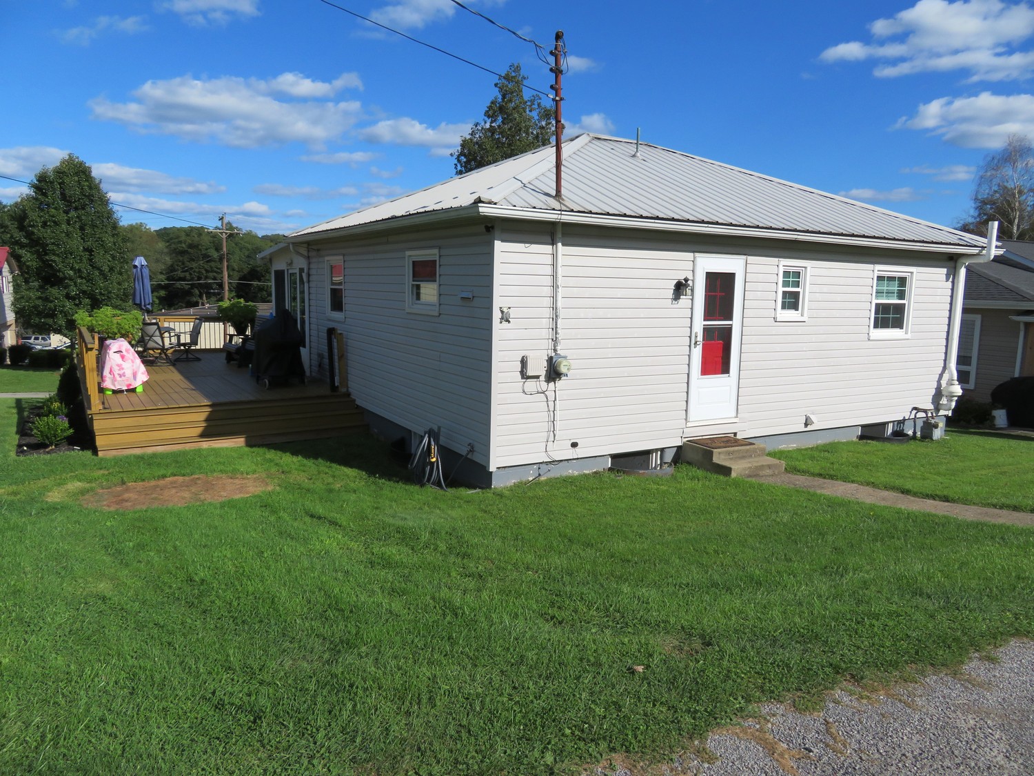 Exterior of 515 Clydesdale AVENUE, Ellwood City, PA 16117