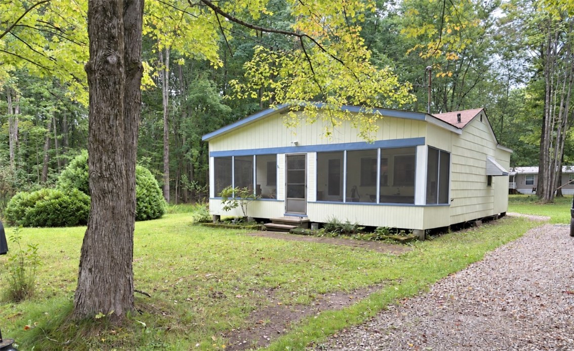 Exterior of 1983 Erin Ave, Linesville, PA 16424