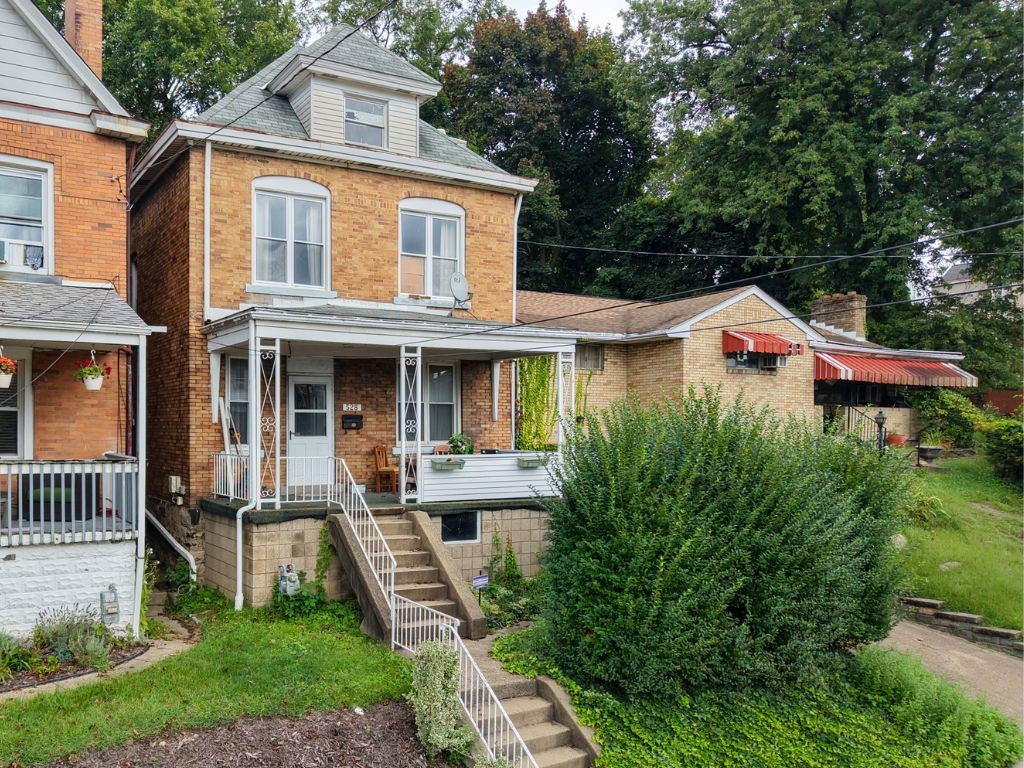 Exterior of 528 Roosevelt Ave, Pittsburgh, PA 15202