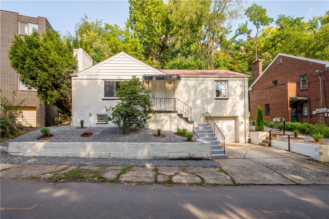 Exterior of 213 Oak St, Pittsburgh, PA 15202