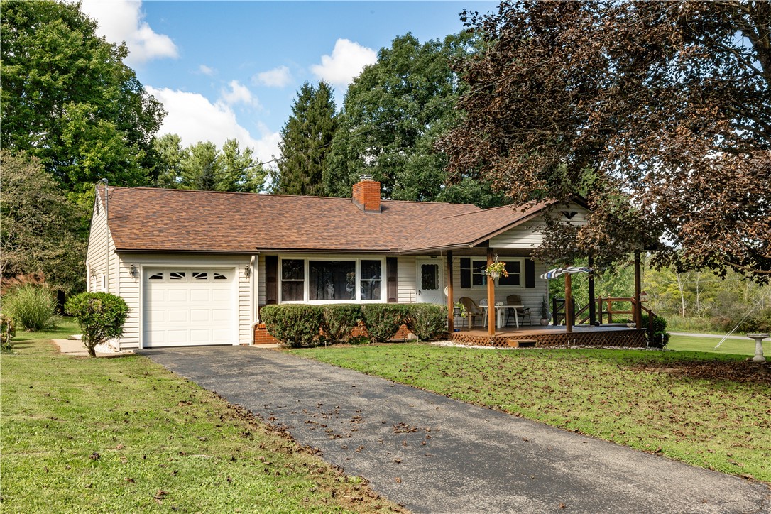 Exterior of 649 N Liberty Rd., Grove City, PA 16127