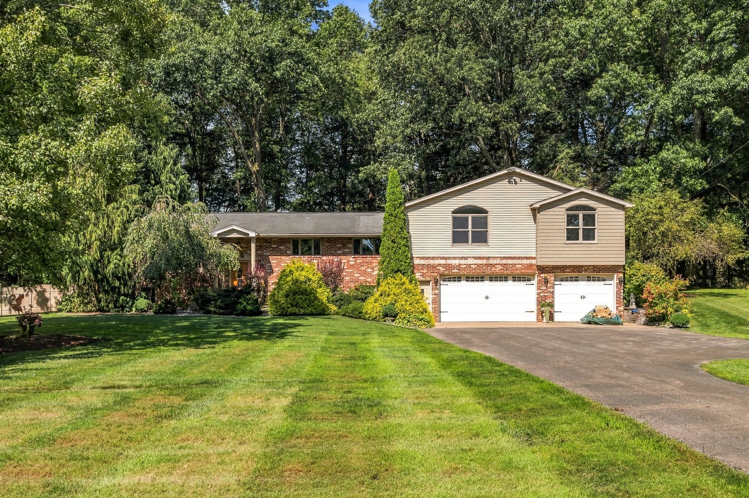 Exterior of 46 Country Club ROAD, Grove City, PA 16127