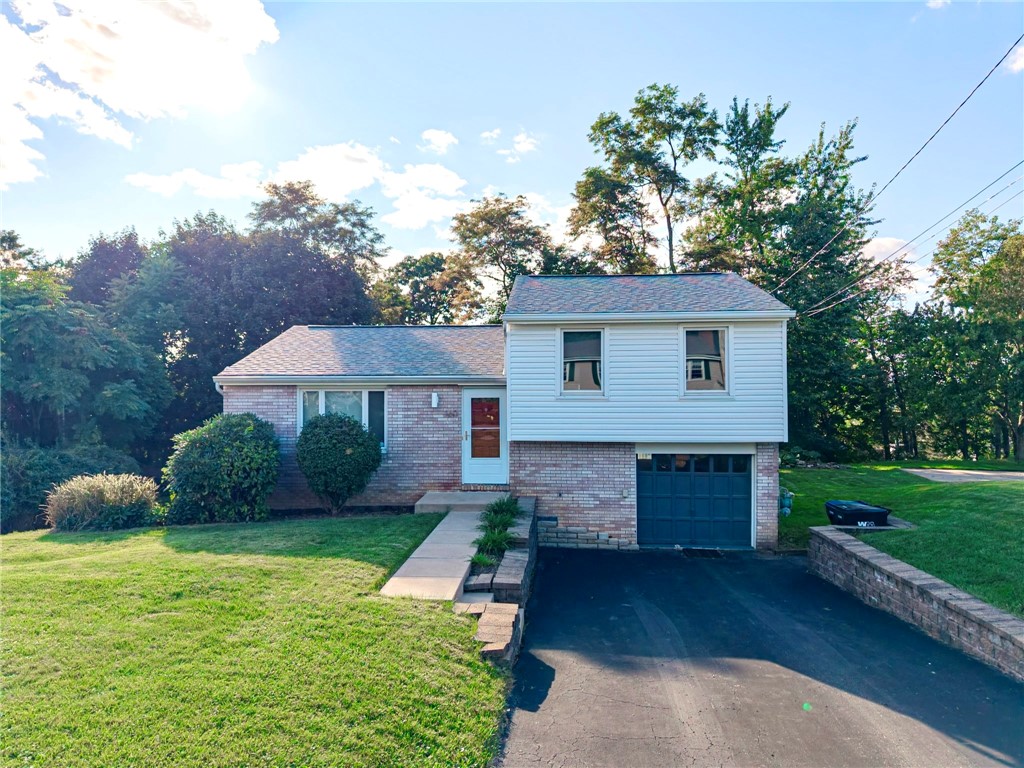 Exterior of 160 Rivercrest Dr, Coraopolis, PA 15108