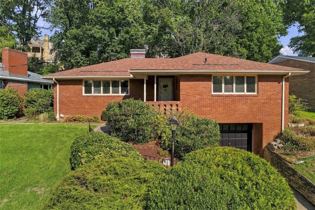 Exterior of 1454 Mohican Dr, Pittsburgh, PA 15228