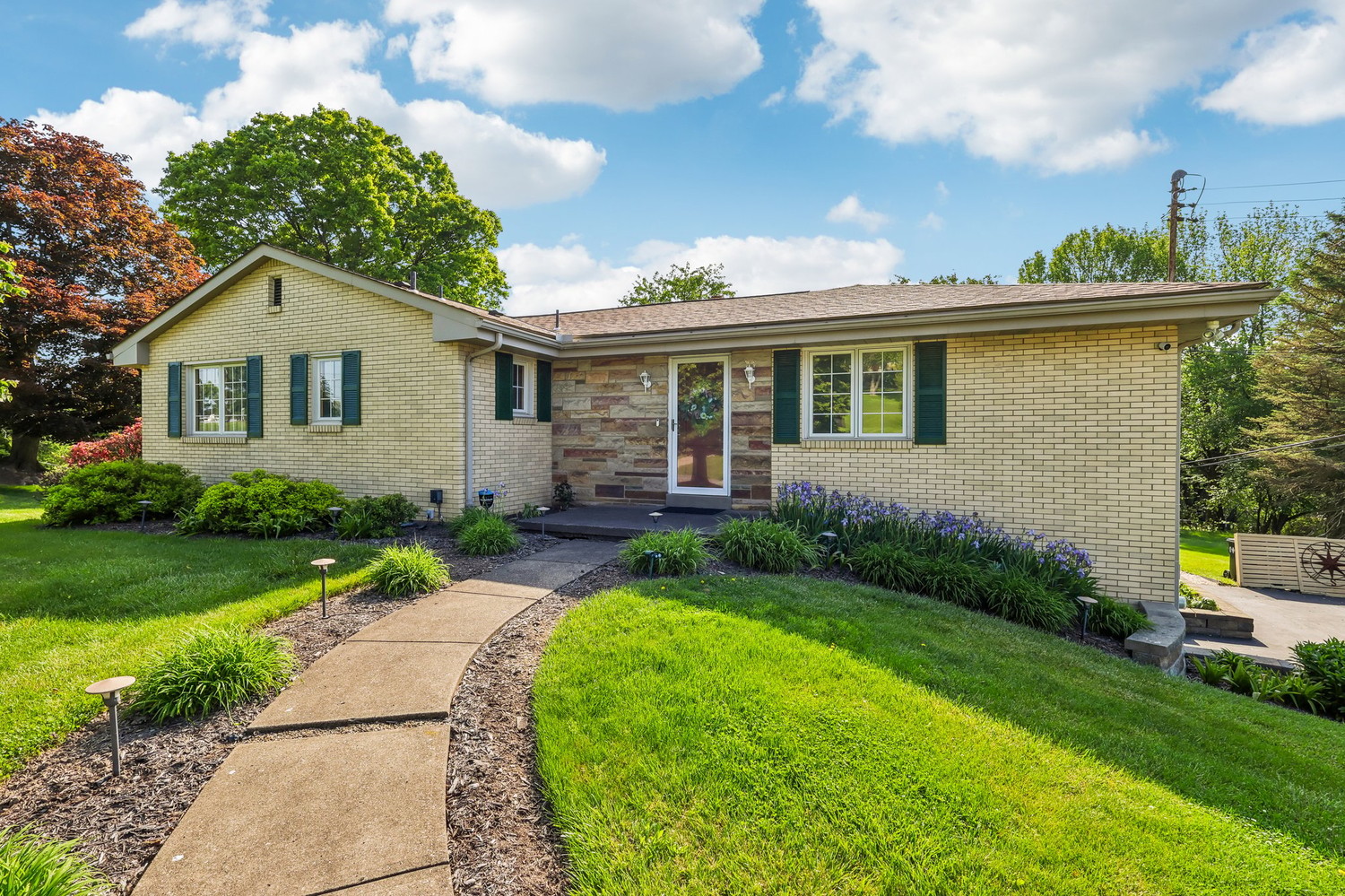Exterior of 9102 Foxhunt, Pittsburgh, PA 15237
