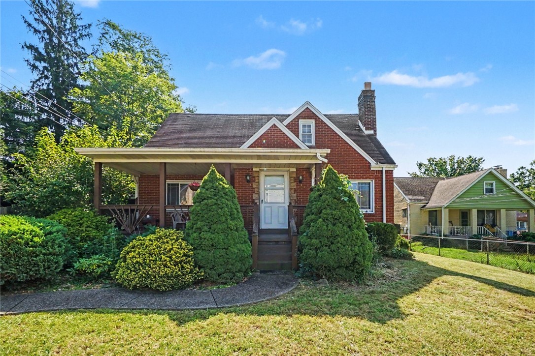 Exterior of 1009 2nd St, Clairton, PA 15025