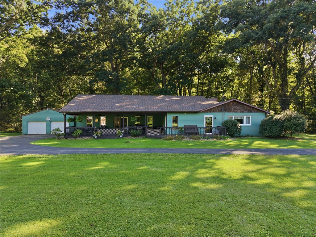 Exterior of 2140 Trout Island Rd, Hermitage, PA 16148