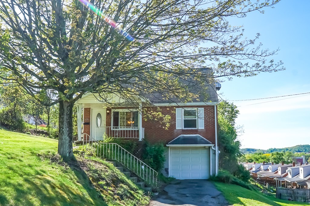 Exterior of 434 Mary St, Jeannette, PA 15644