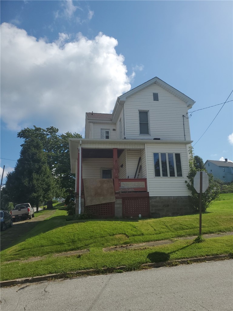 Exterior of 301 S Ligonier St, Derry, PA 15627