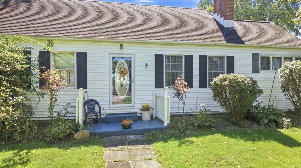 Exterior of 3061 Main St, West Middlesex, PA 16159