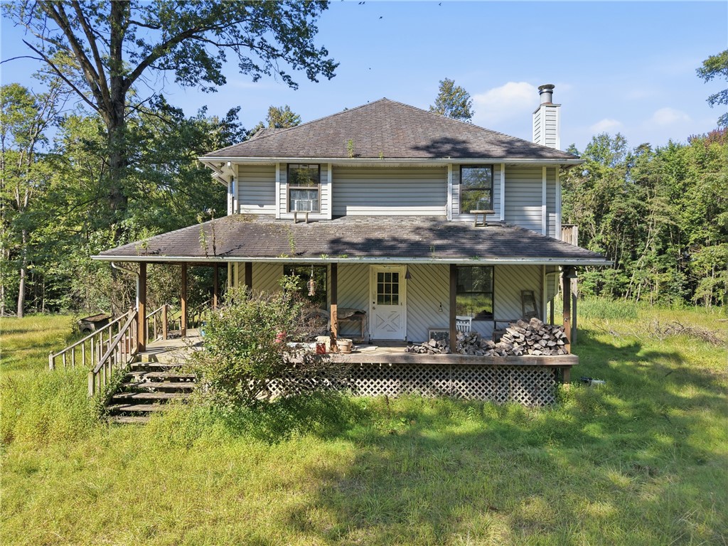 Exterior of 2269 Timber Ln, New Castle, PA 16105