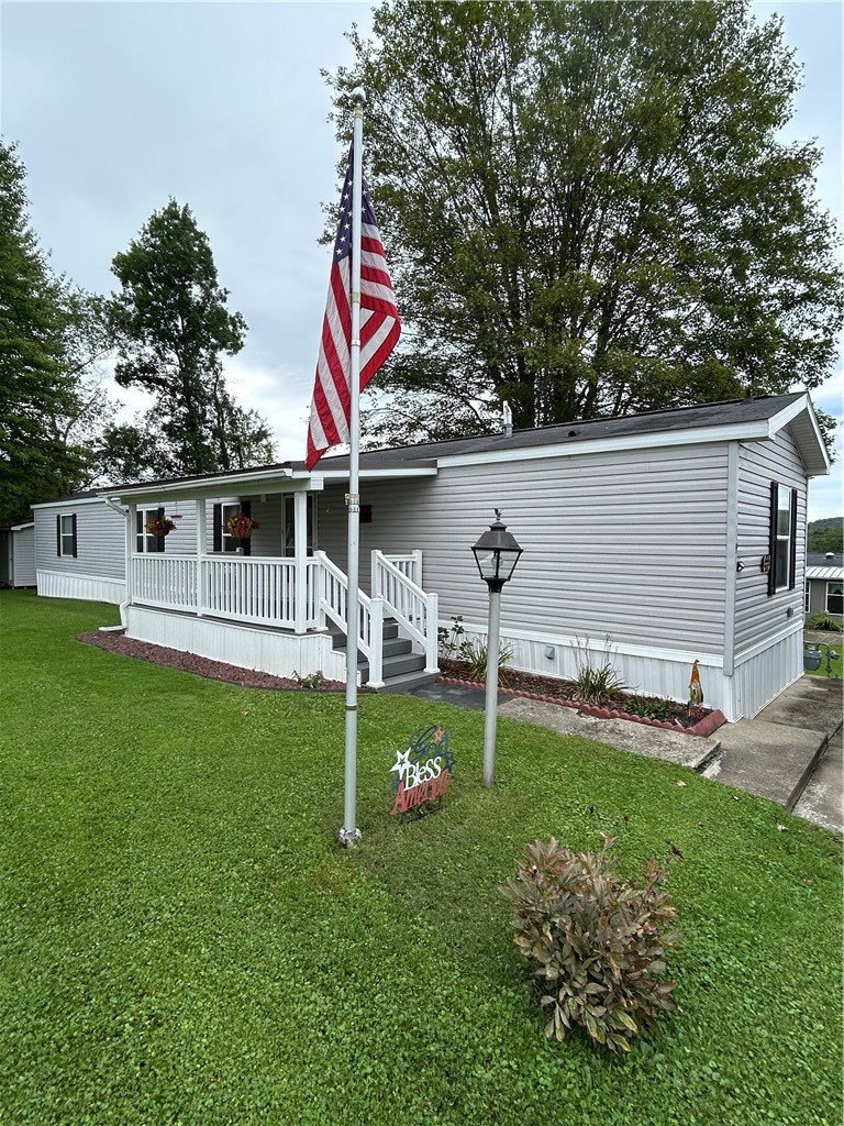 Exterior of 1 Grandview 9, Hadley, PA 16130