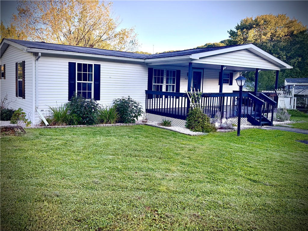Exterior of 410 Meadows Dr, Apollo, PA 15613