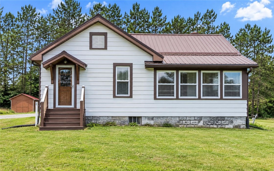 Exterior of 152 Gypsy Rd, Saint Marys, PA 15857