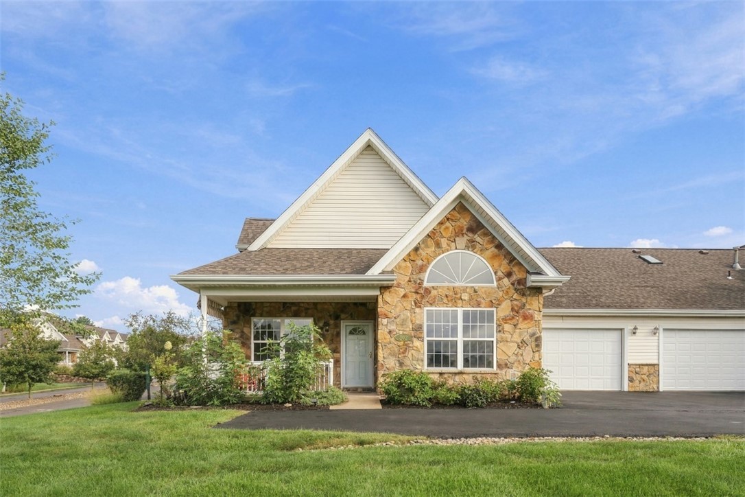 Exterior of 302 Saddlebrook Road, Gibsonia, PA 15044