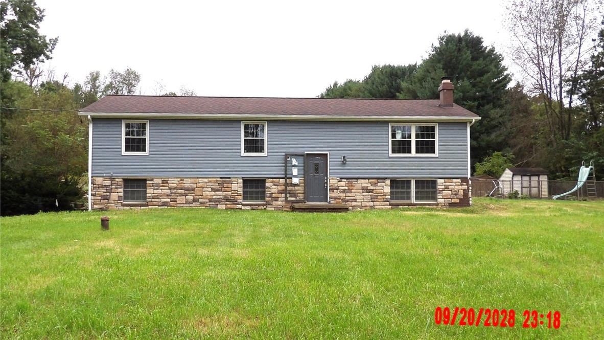 Exterior of 1656 Pulaski Mercer Rd, Mercer, PA 16137