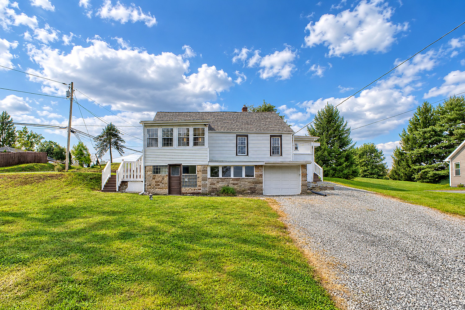 Exterior of 805 Meadowbrook ROAD, Trafford, PA 15085