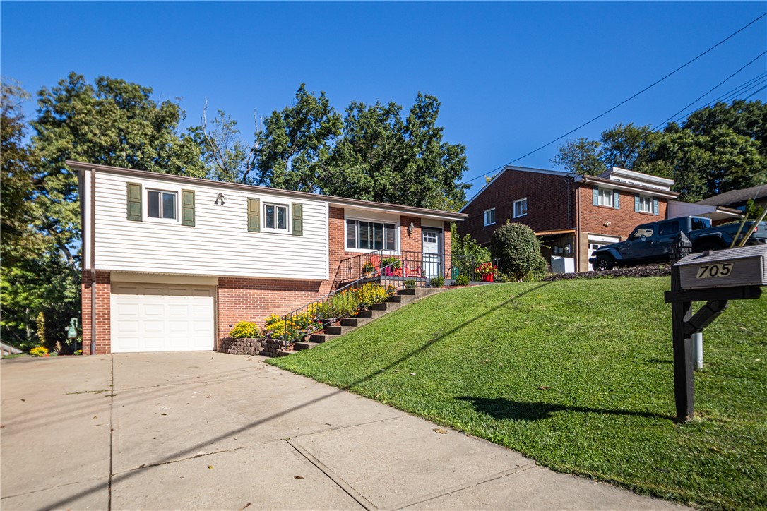 Exterior of 705 Victory Rd, Allison Park, PA 15101