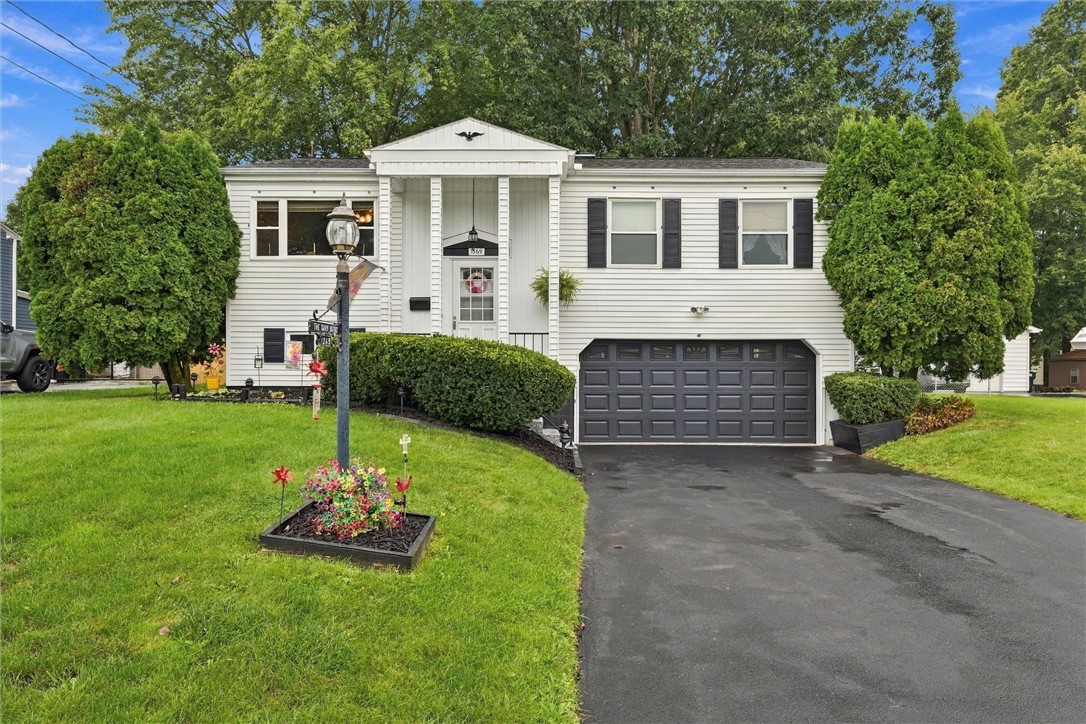 Exterior of 1369 Wakefield Dr, Hermitage, PA 16148