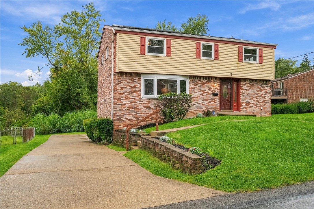 Exterior of 7 Cameron Dr, Pittsburgh, PA 15235