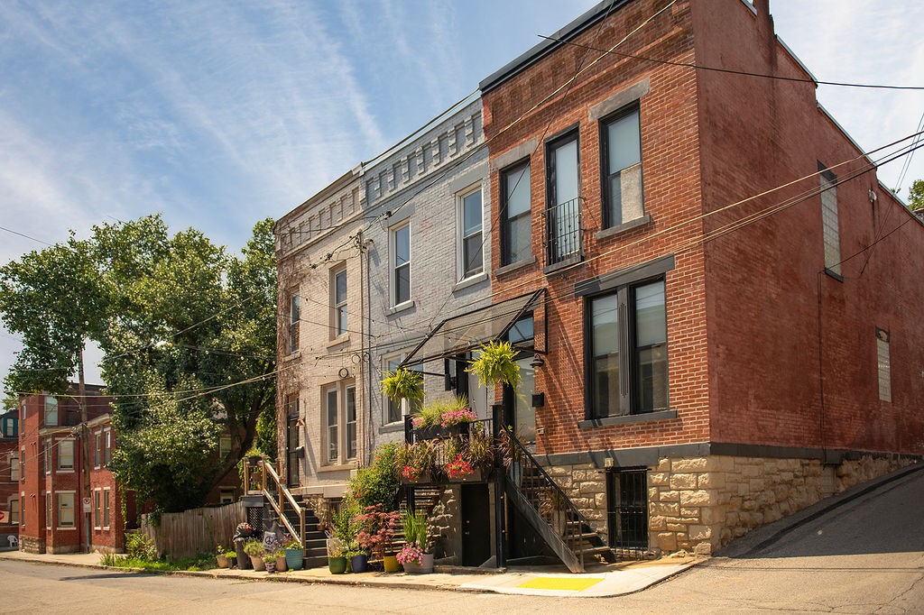 Exterior of 402 Alpine Ave, Pittsburgh, PA 15212