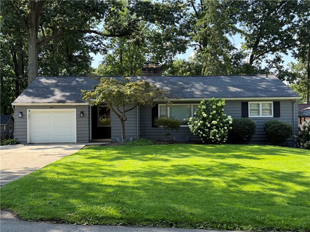 Exterior of 801 Lillian, Hermitage, PA 16148