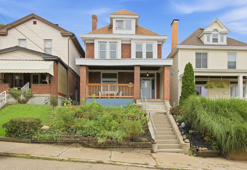 Exterior of 1427 Alton St., Pittsburgh, PA 15216