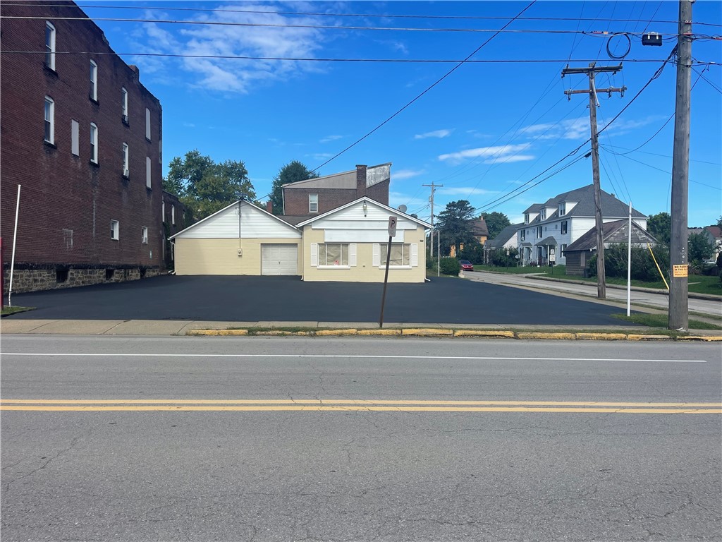 Exterior of 400 Pillow St, Butler, PA 16001