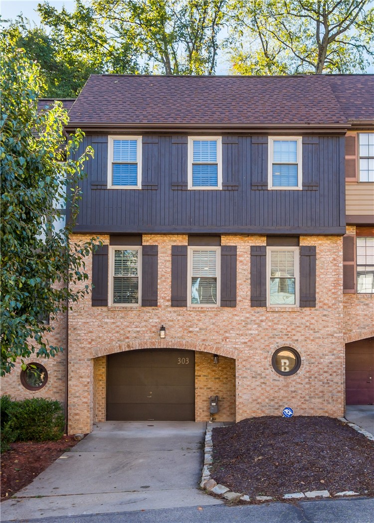 Exterior of 303 Sonnybrook Ct, Bethel Park, PA 15102