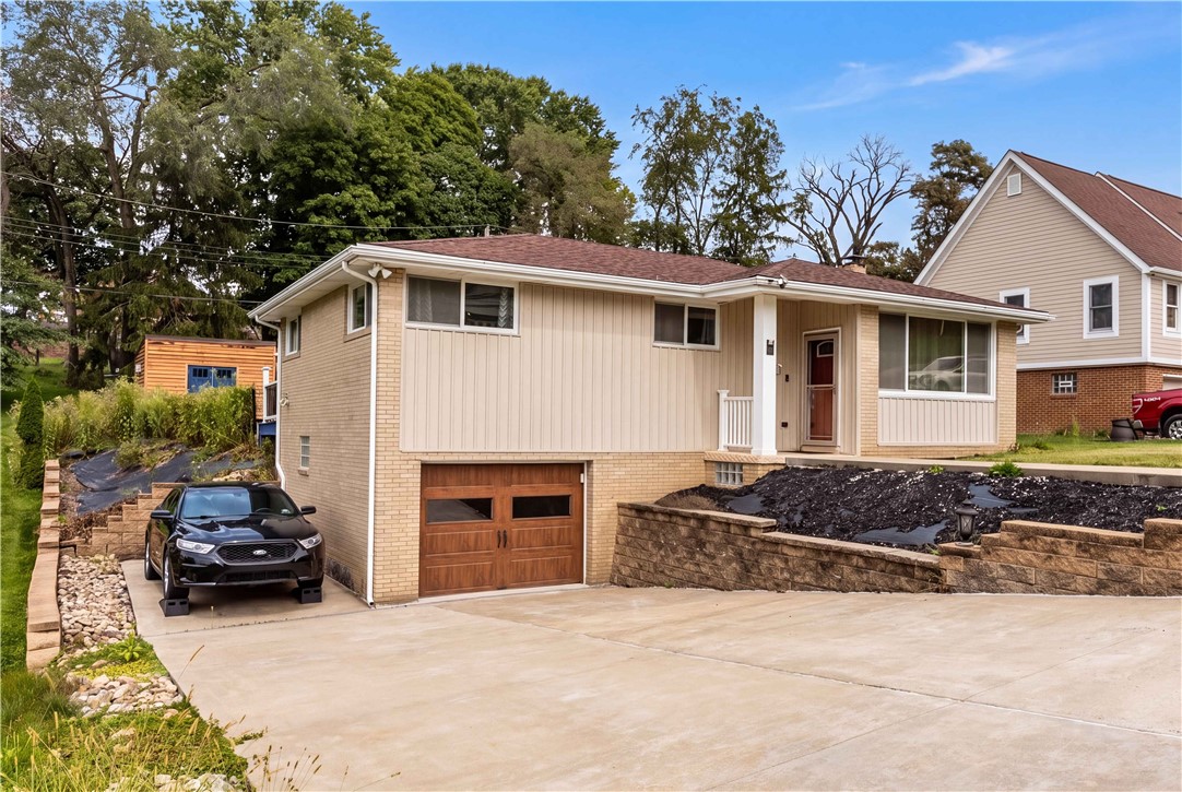 Exterior of 1233 Mckinley Dr, Clairton, PA 15025