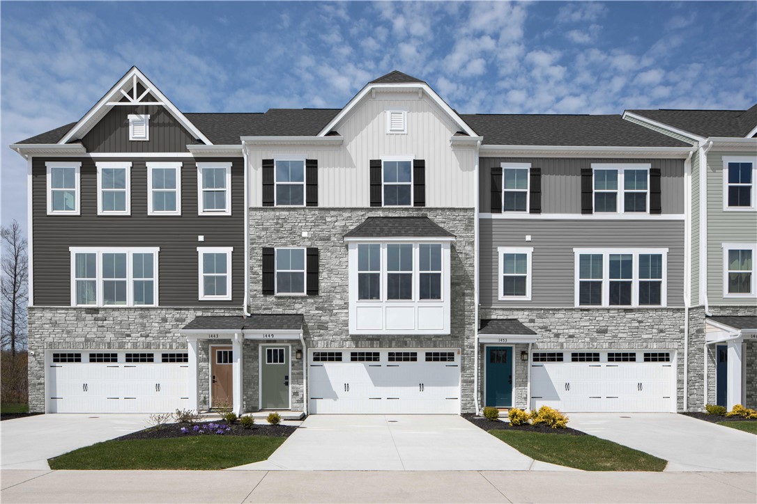 Exterior of 1005 Vista Court, Valencia, PA 16059
