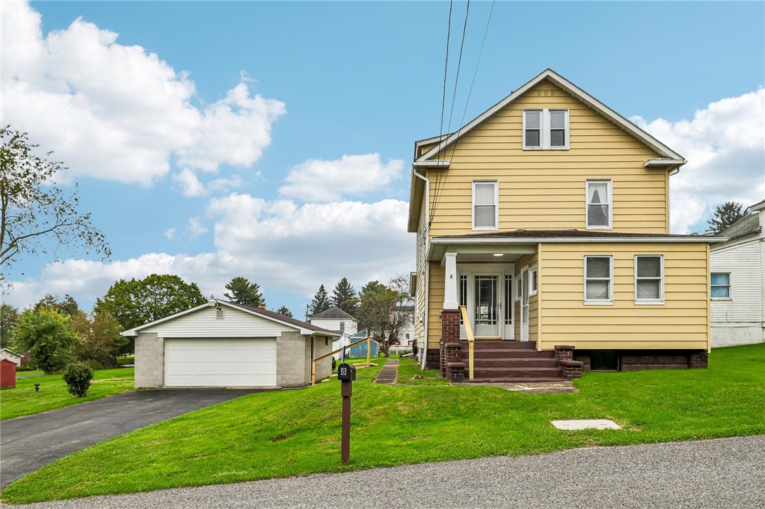 Exterior of 8 E Morehead Avenue, New Castle, PA 16102