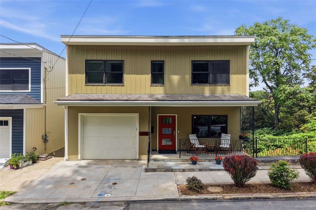 Exterior of 3721 Melwood Ave, Pittsburgh, PA 15213