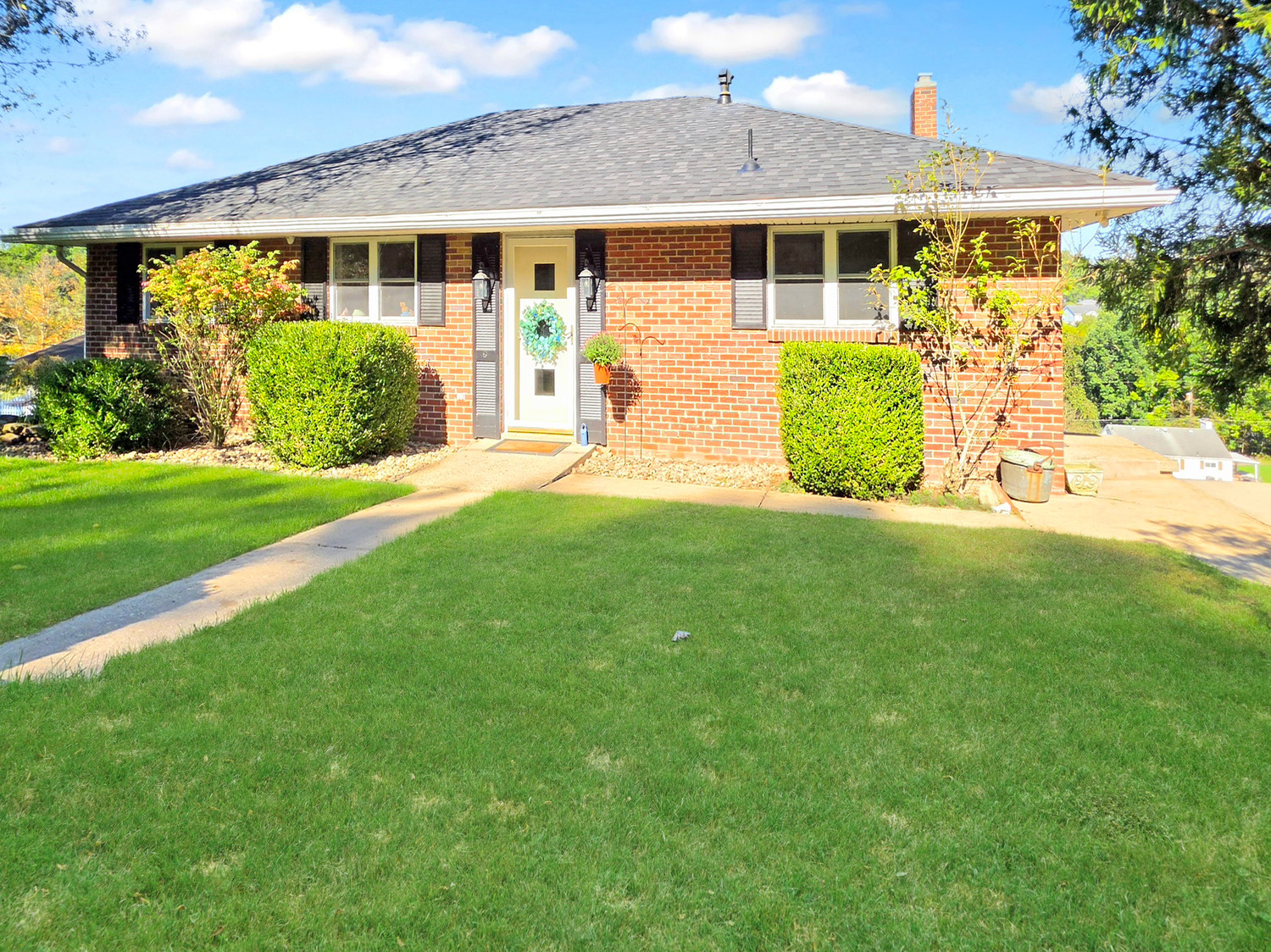 Exterior of 1345 Clifton Road, Washington, PA 15301