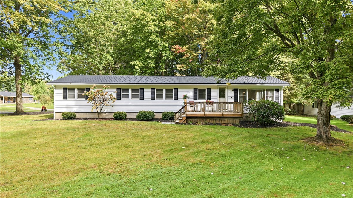 Exterior of 5745 Cassady Rd, Hermitage, PA 16148