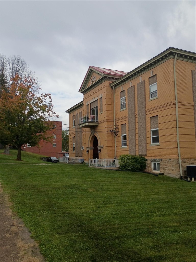 Exterior of 230 W Berkeley St 1201, Uniontown, PA 15401