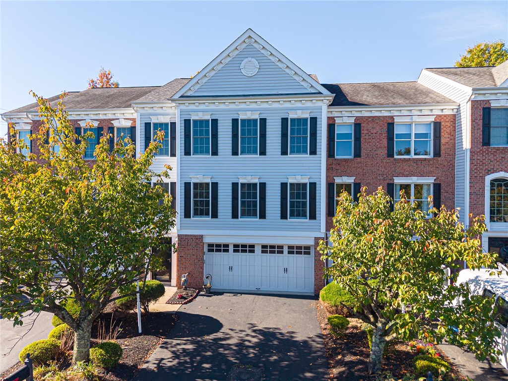 Exterior of 959 Montclair Dr, Coraopolis, PA 15108