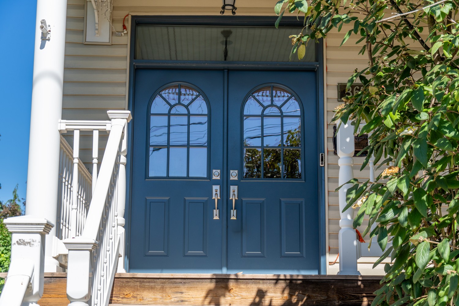 Exterior of 361 Library Place, Oakmont, PA 15139