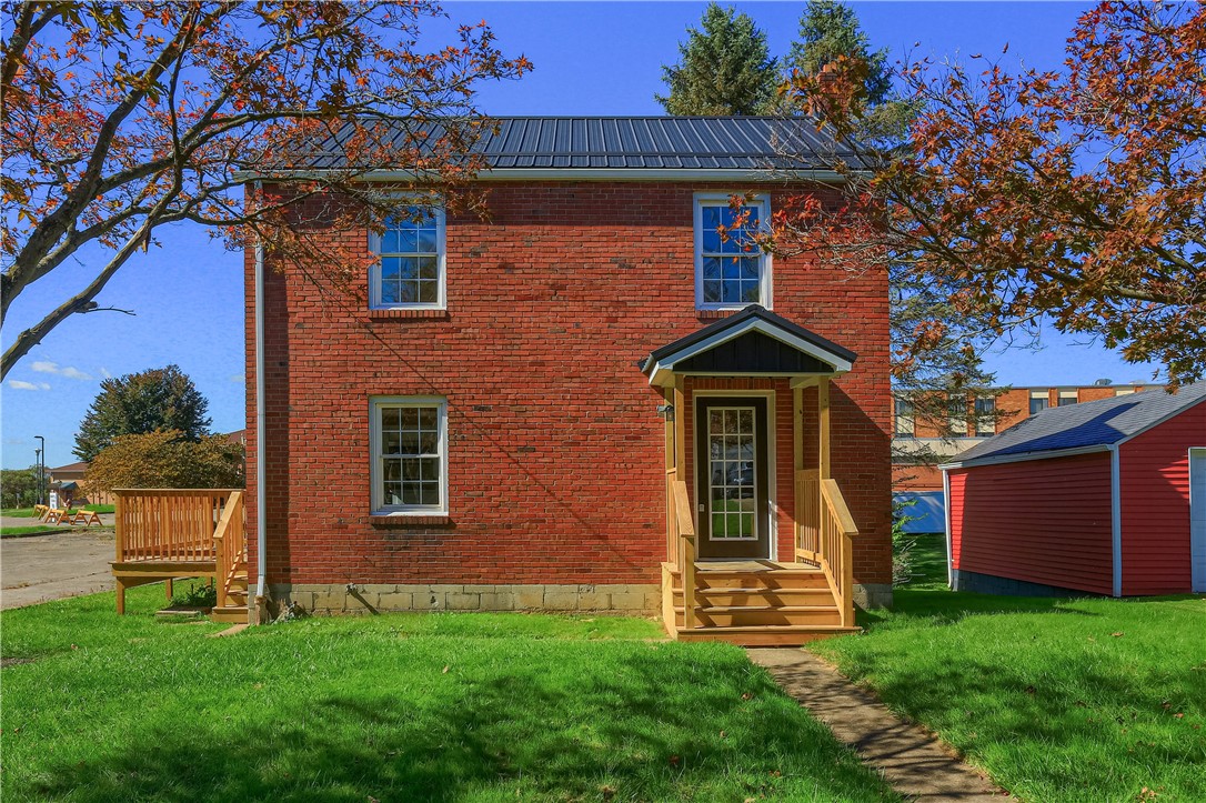 Exterior of 732 Pershing St, Ellwood City, PA 16117