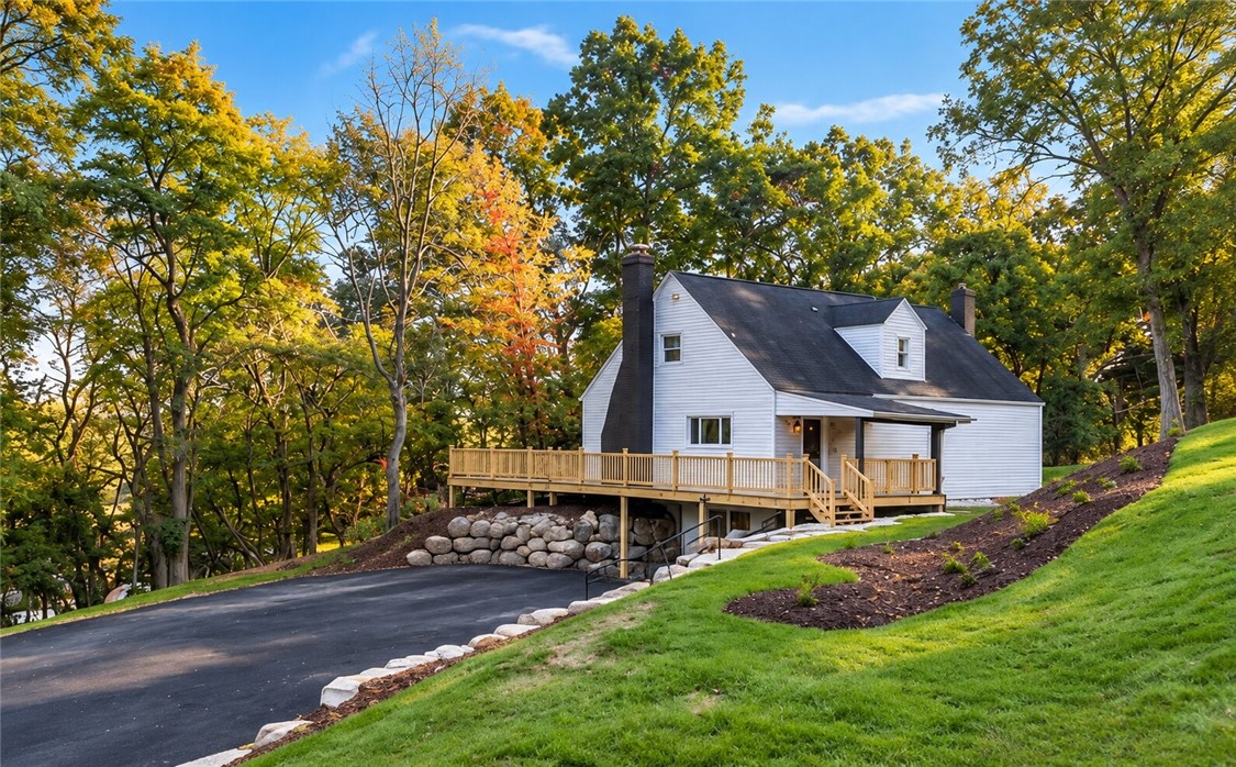 Exterior of 5924 Kings School Road, Bethel Park, PA 15102