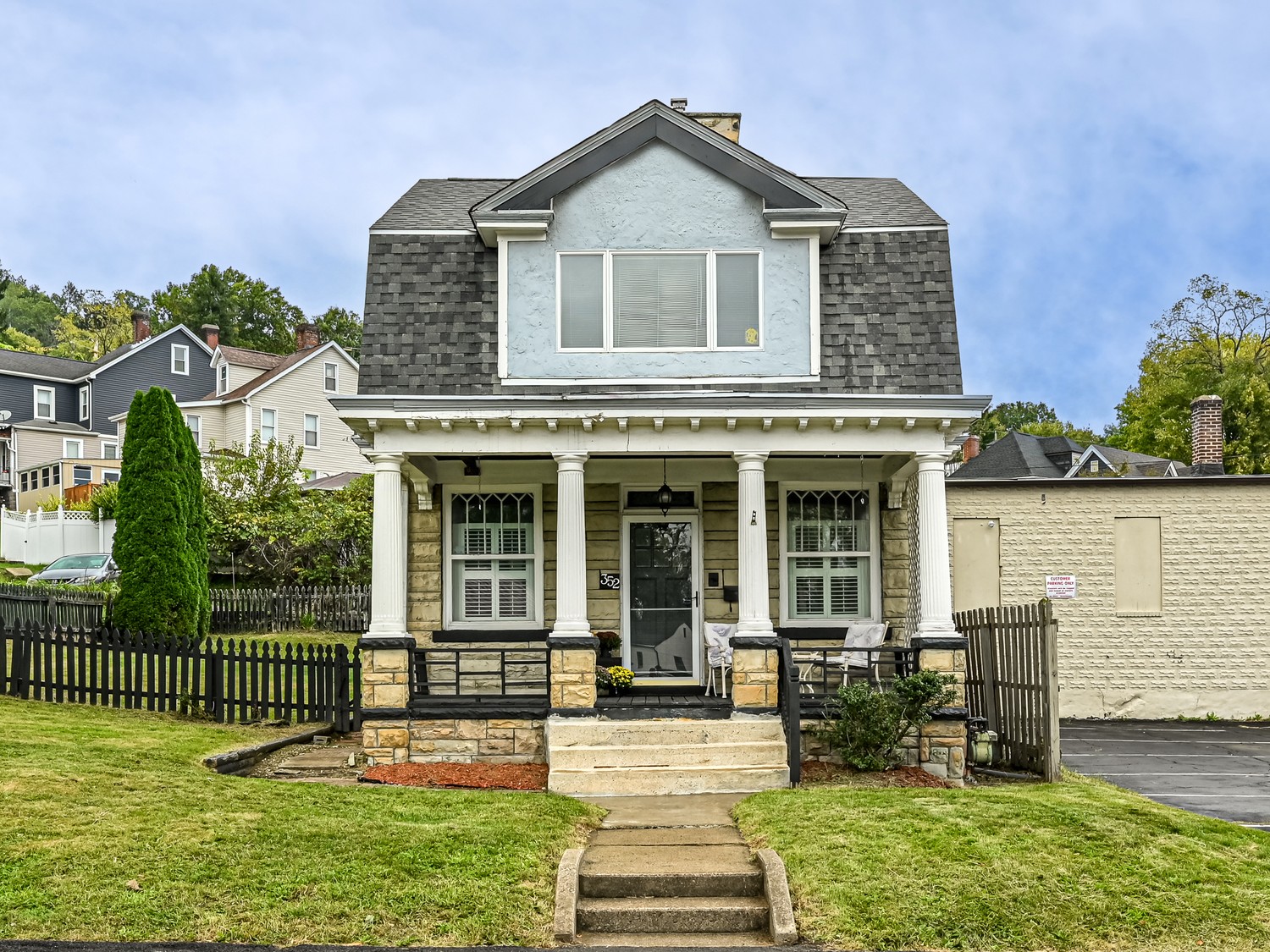 Exterior of 352 Huntington Ave, Pittsburgh, PA 15202