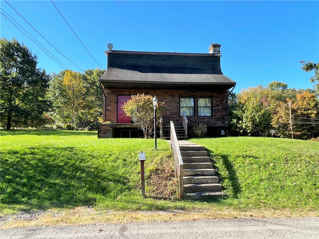 Exterior of 686 RIDGE AVENUE, Crescent, PA 15046