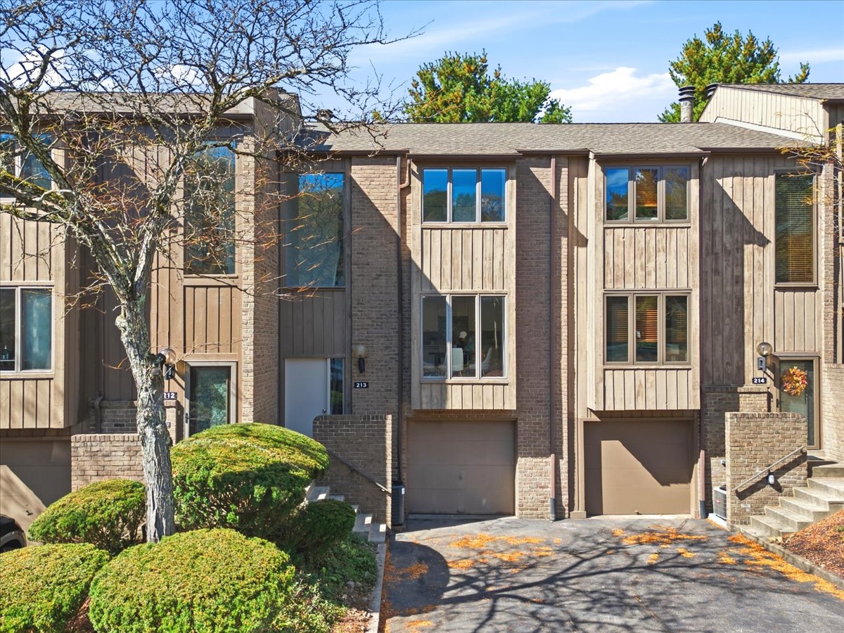 Exterior of 213 Pine Court, Pittsburgh, PA 15237